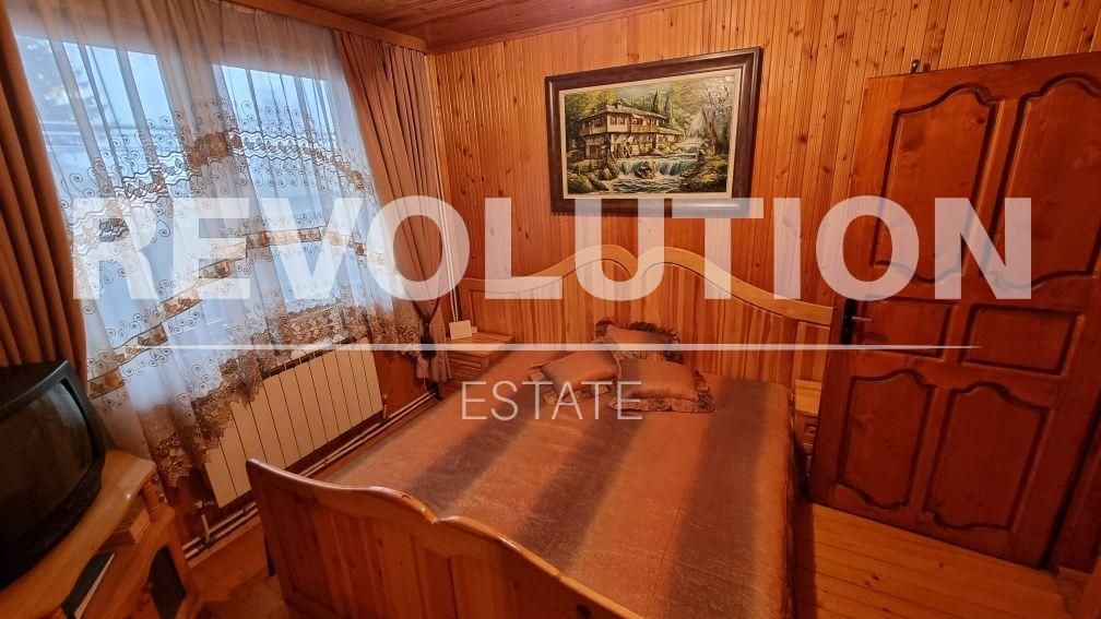 Дава се под наем Къща в Варна, Бриз - 160 кв.м за 1900 € - Снимка #3