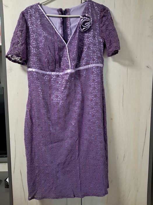 Rochie dantela cu saten mov