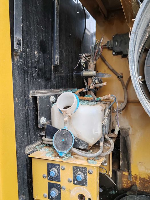 Dezmembrez Excavator Caterpillar 323D