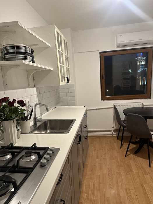 Vand apartamant 2 camere, pietroasa
