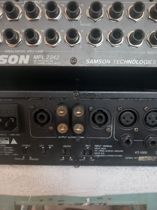 Vand sau schimb amplificator marca Warrior audio