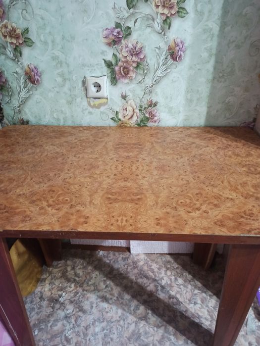 Продаю кухонный стол