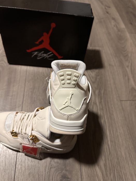 Jordan 4 Metalic Gold