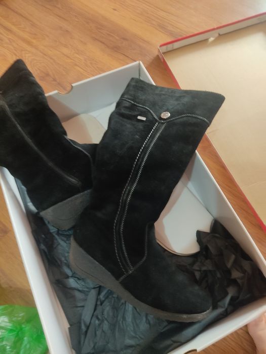 Продам зимние замшевые сапоги