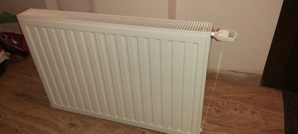 Calorifer otel Radson 900x600x22 + Cap termostat Herz + Suporti perete