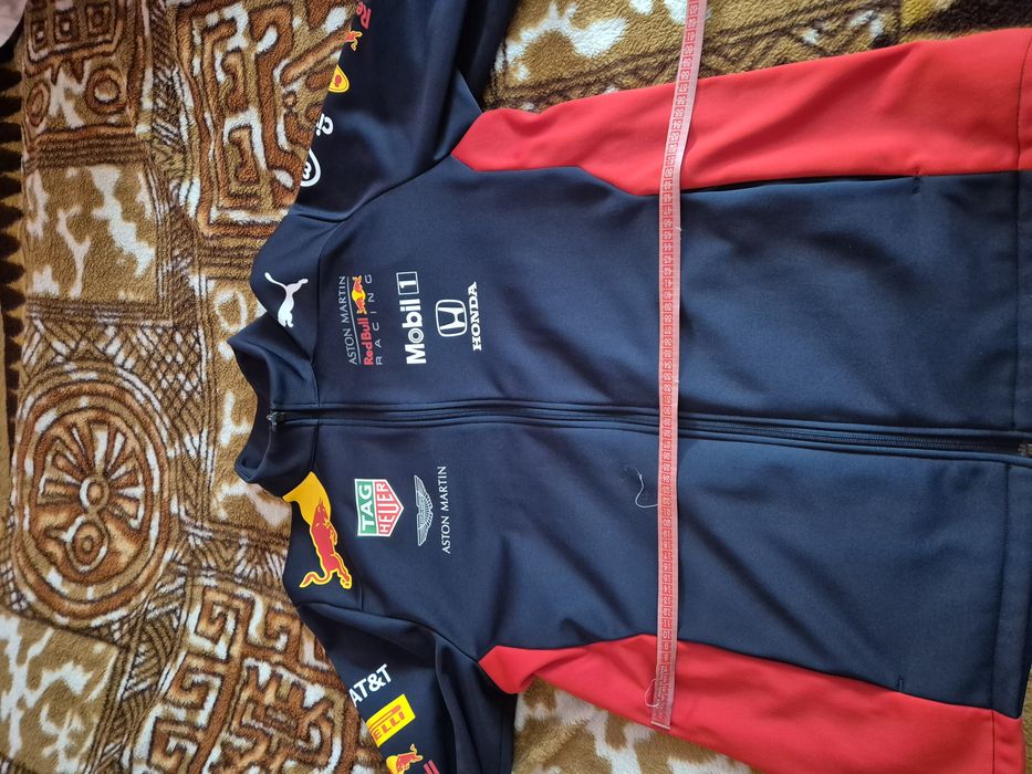 Vând Geacă Puma Redbull  Racing , mărime L , 515 lei