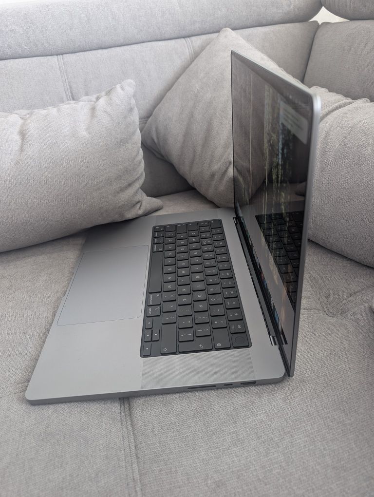 Лаптоп Macbook PRO 16 M1 PRO 32GB 512GB КАТО НОВ