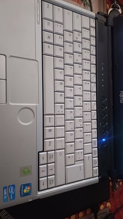 Laptop fujitsu 14 inch
