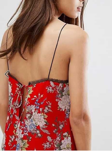 Макси рокля с флорален принт  с връзки на гърба