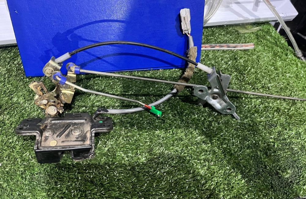 Замок багажника трос багажника Лексус Рх300 Lexus Rx 300