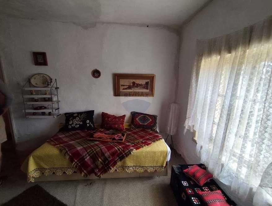 продавам къща в село Пчеларово, област Добрич