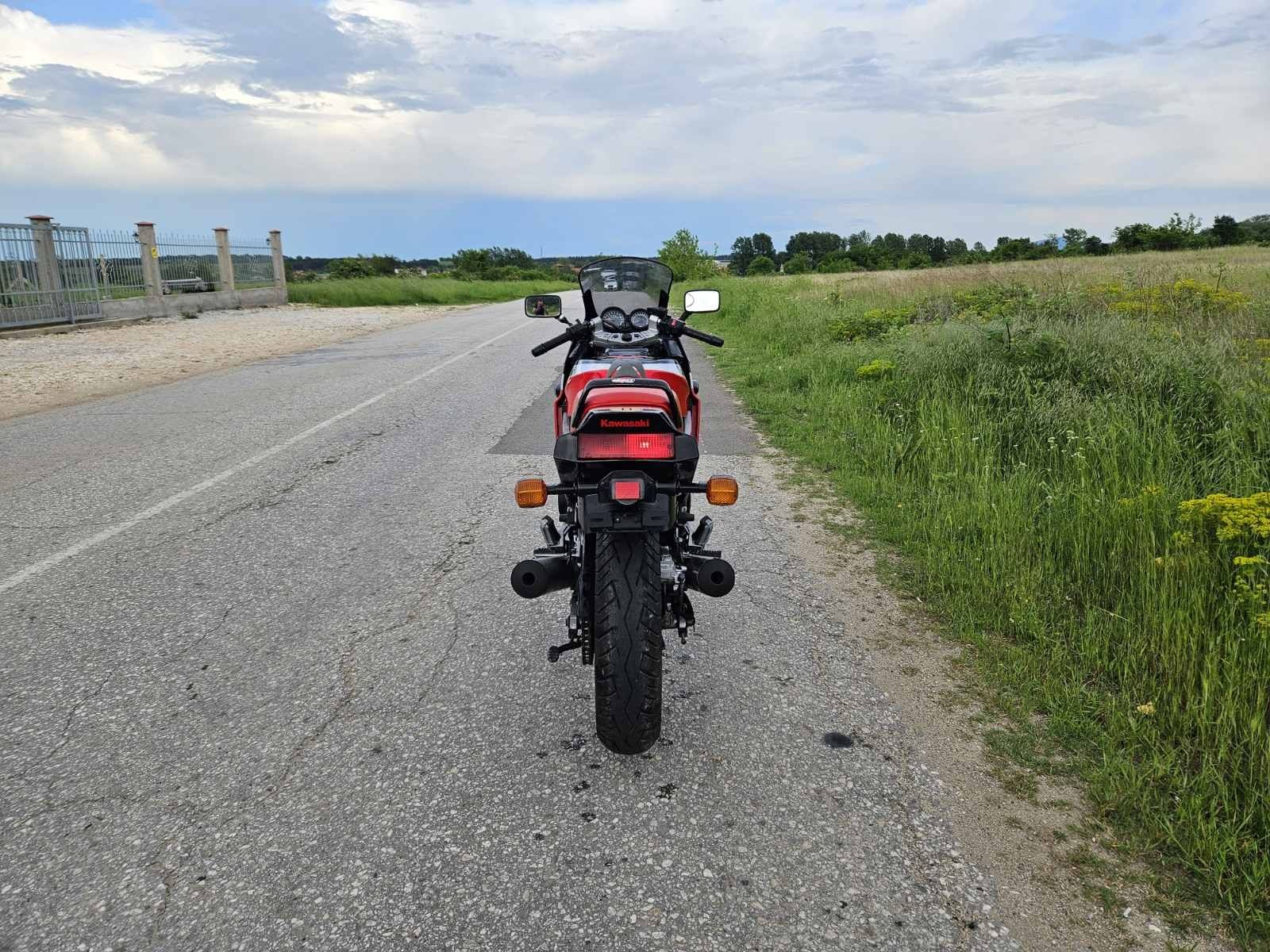 Kawasaki GPZ 600R.   Мотоциклет "Класика"