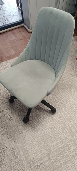 Красивый мягкий  стул