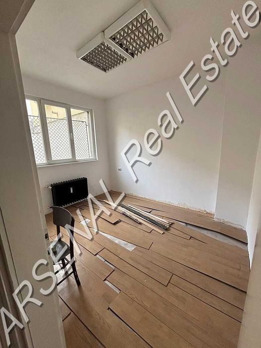 Офис под наем, Център