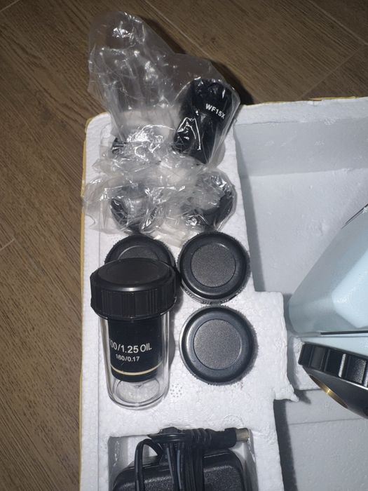 Microscop profesional nou Celestron 44108 1500x, cu accesorii