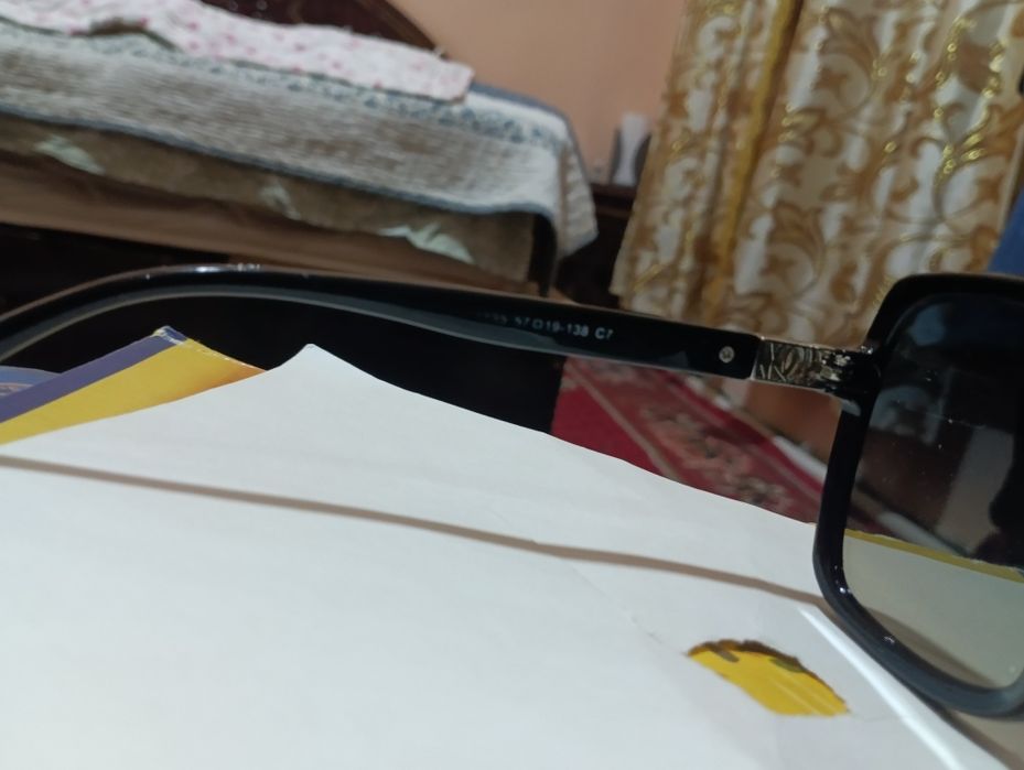 Женский очки почти янги оригинал оладиганлар телефон килилар