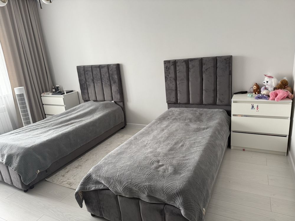 Кровать 2 шт,размер 90*200 и 2 тумбы