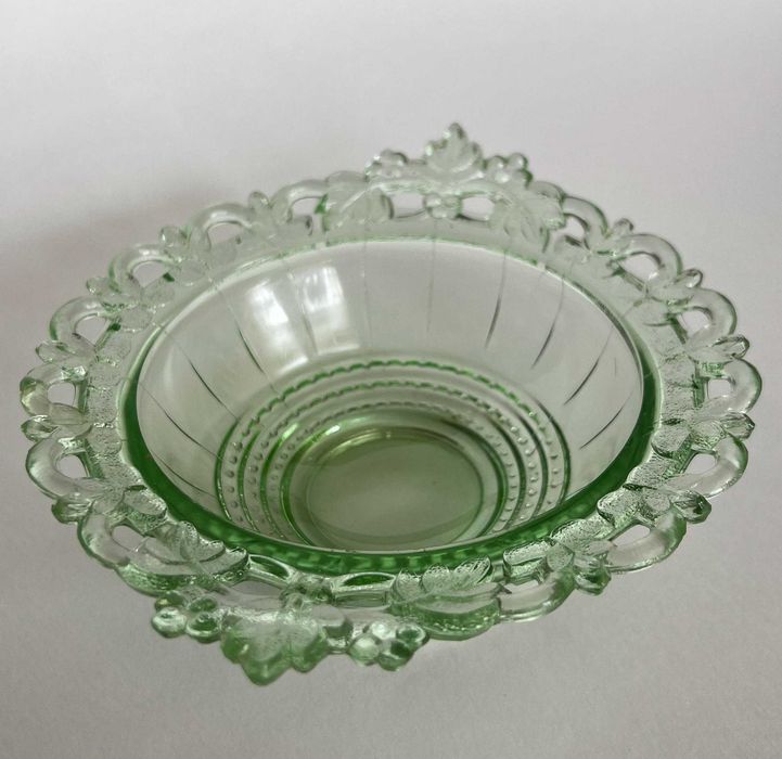 Сухарница СССР зелёное стекло