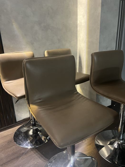 Барные стулья с регулировкой высоты