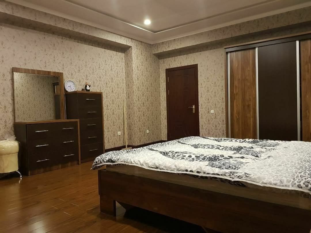 5-комнатная квартира, ул. Ойбек (Госпитальный рынок)..