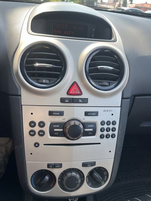 Opel Corsa 1.2 бензин 2008 година