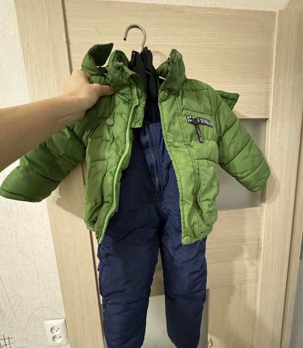продам детскую куртку