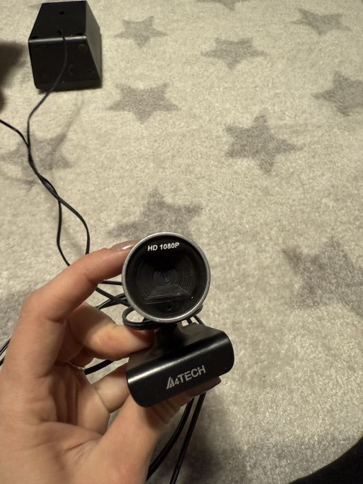 Компютър,екран,клавиатура и тонколони