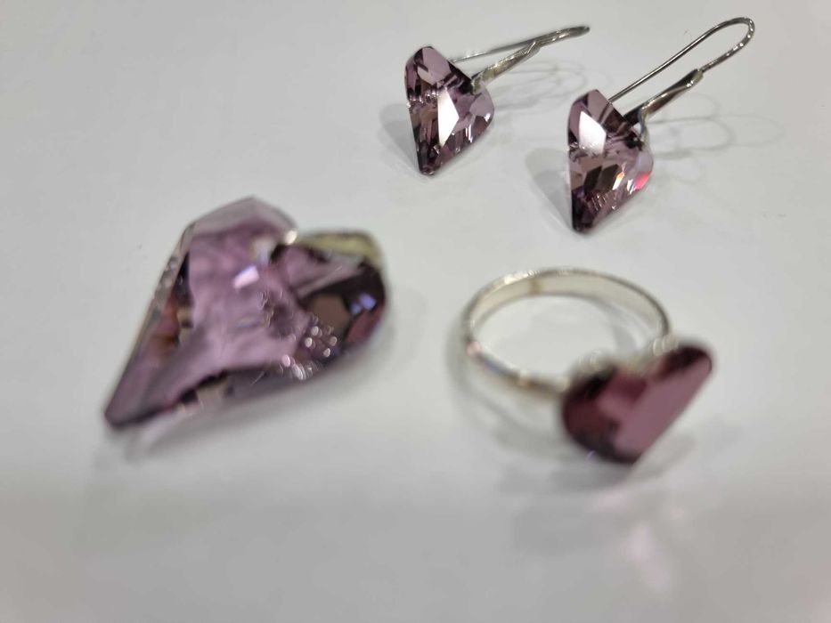 Сребърен комплект с кристали, обеци, пръстен, висулка