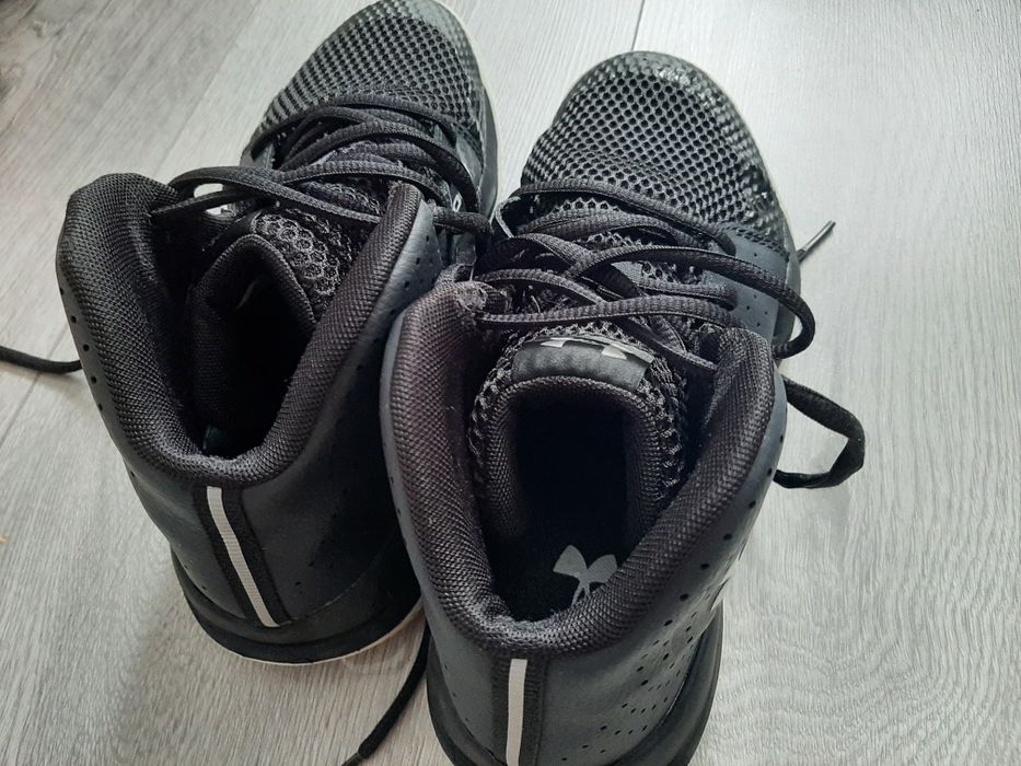 Adidasi Gheata Under Armour marimea 38