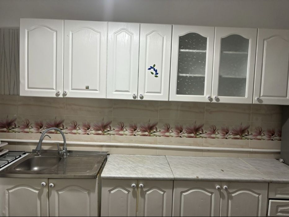 Кухонный гарнитур сатылады, тазалап алсаныз таза укыпты усталынган.