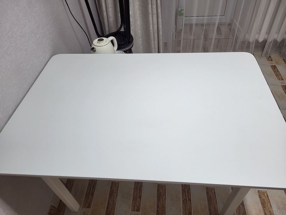 Продам кухонный стол.Почти новый.Не долго пользовались