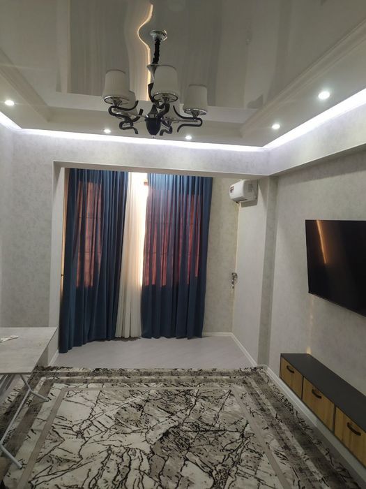 Vagzal qizil dom yaxshi oilaga beriladi. 3xonali yangi dom.