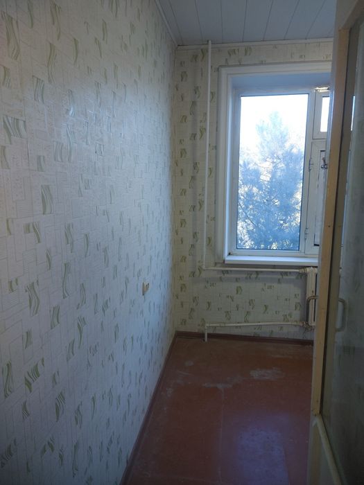 Толстой 12 3хонали 4 этаж урта падезд срочна  такалган нархи