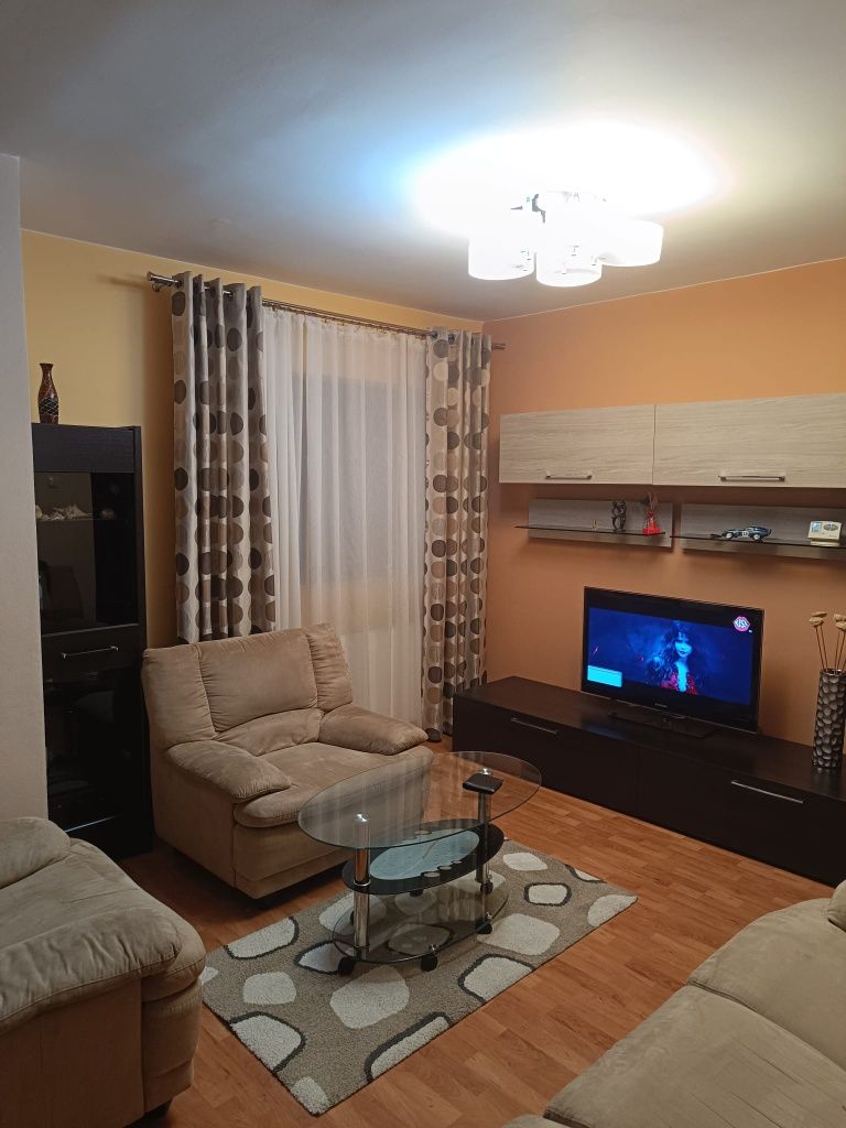Închiriez apartament decomandat 3 camere