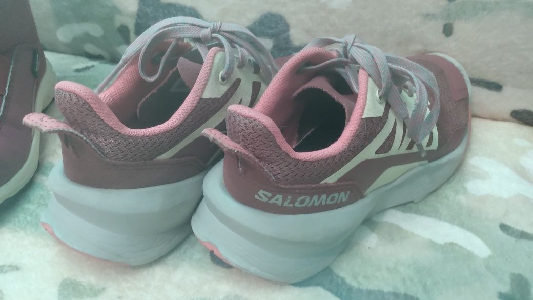 Продавам детски обувки Salomon и Jack Wolfskin