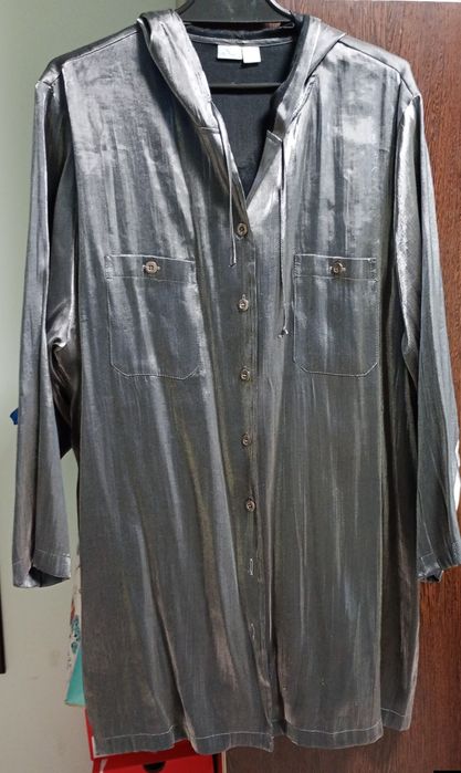 Cămașa dama cu gluga