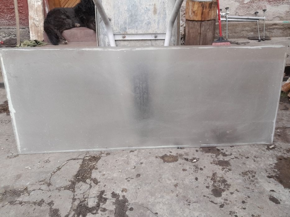 Picioare masă,geamuri sticlă