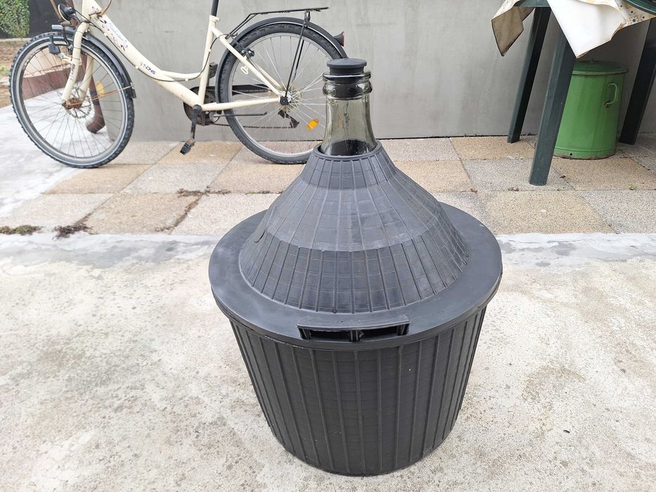 Vand Balon de Sticla de 54 litri, Folosit putin In Stare Foarte Buna