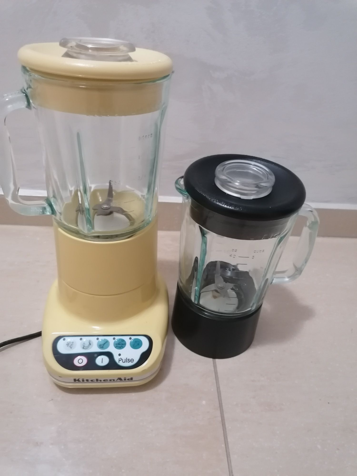 Stil de viață sănătos cu Blender profi Kitchen Aid cu doua vase de sti