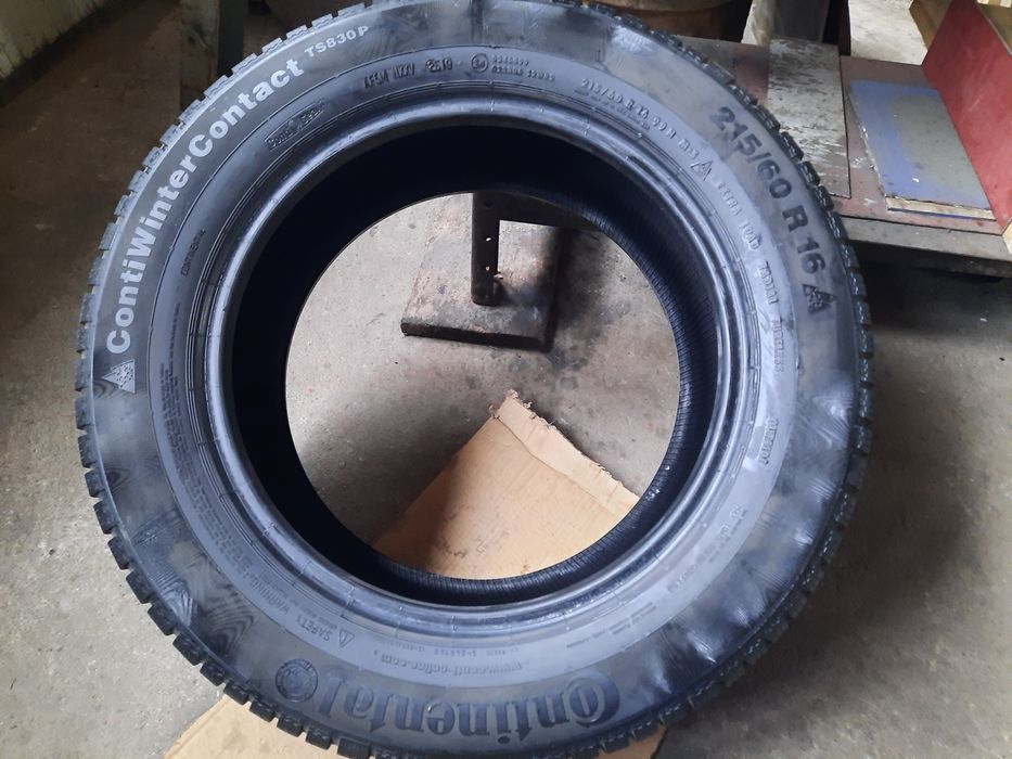 Vind 2 anvelope continental 215/60/16 de iarna