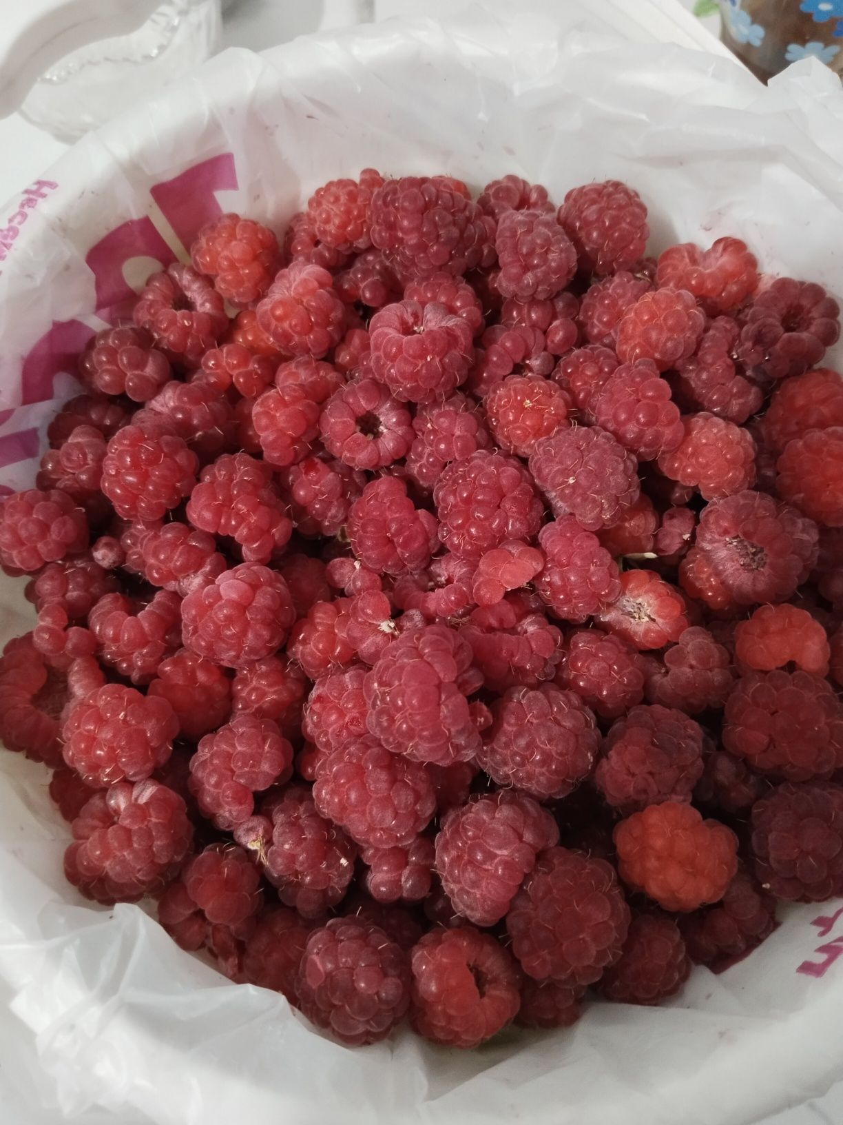 Продаю замароженую горную ,сладкую малину.