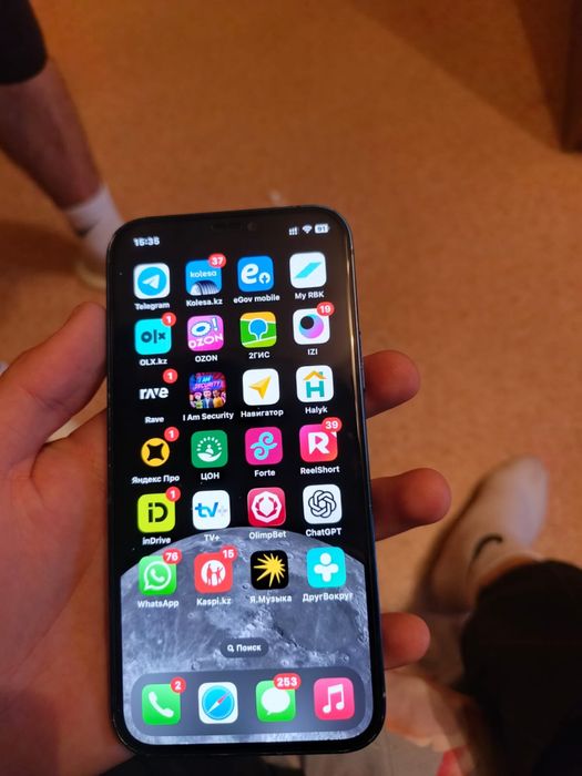 продам айфон 12 срочно