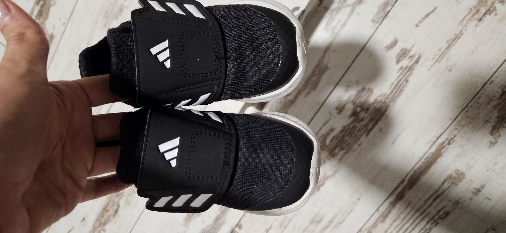 Маратонки Adidas за бебе / дете