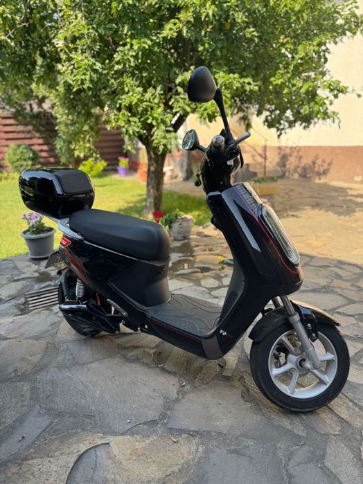 Scuter electric RKS R8, ca nou (200Km)