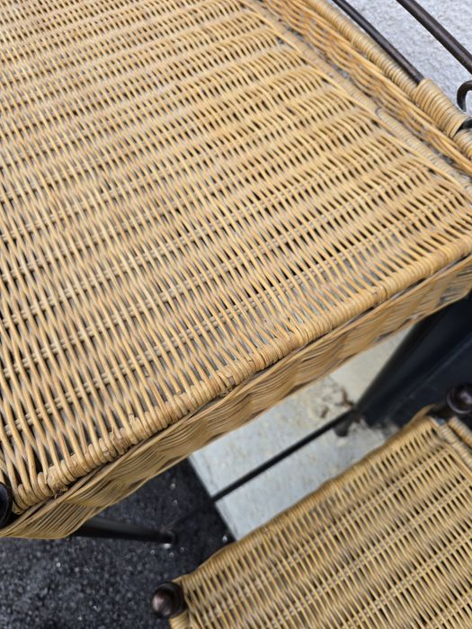 Ратанов комплект тоалетка и нощни шкафчета.