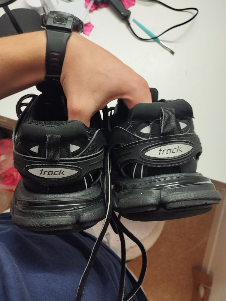 Balenciaga track