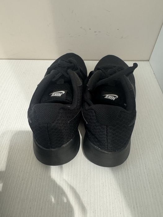 Маратонки Nike.