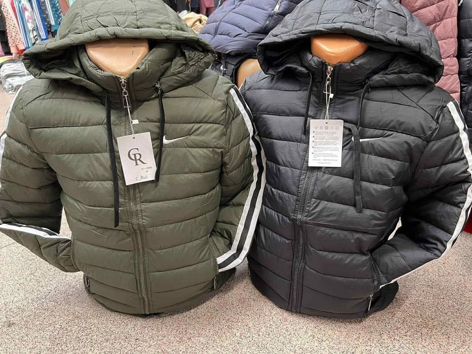Geaca bărbătească
Negru
Emblema cusută
M.L. XL 2XL, 3XL
Pret 165 lei ?