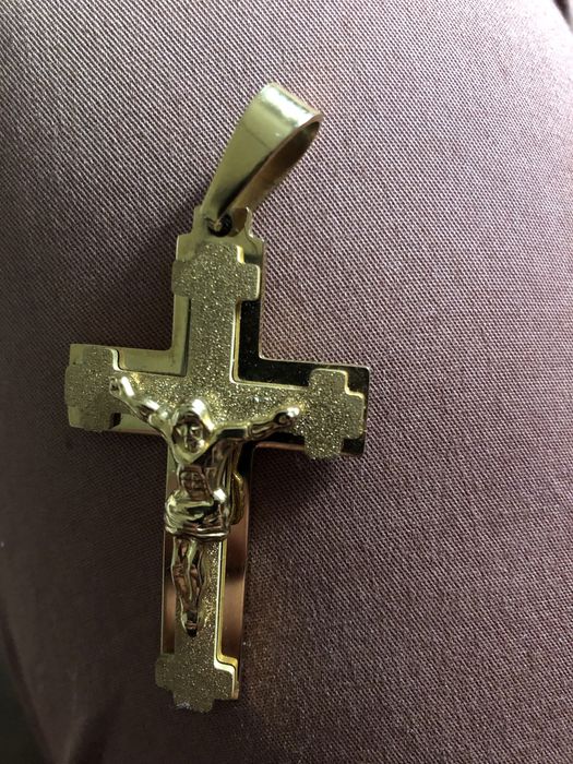 Bijuterie.Cruce (placata)forjata cu aur de 18K.Negociabil