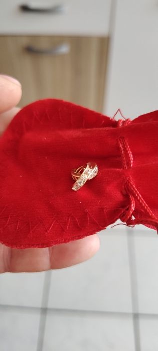 Vand cercei din aur nou nascuti, cumparati din bijuterie!
